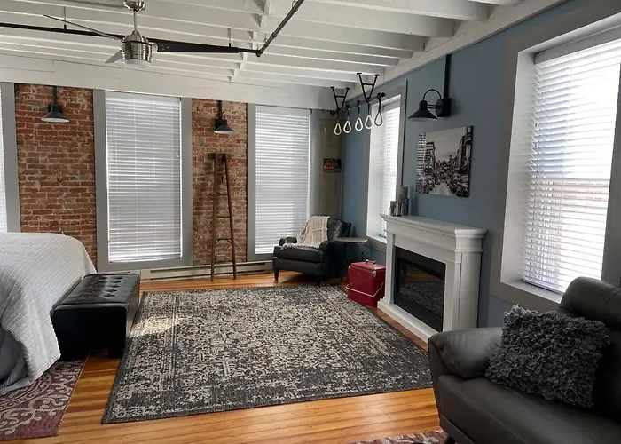 Victory #1 On Main St W/ Reserved Parking Apartment *