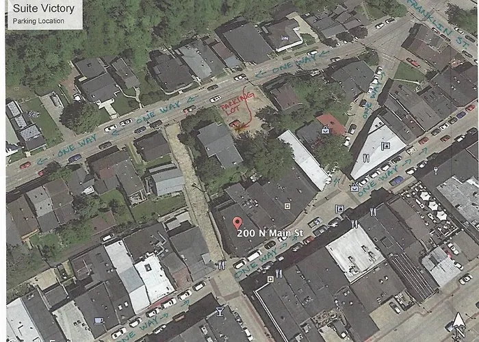 Victory #1 On Main St W/ Reserved Parking Apartment